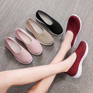 Оптовая продажа женской обуви с дышащей сеткой, кроссовки без шнуровки, низкие кеды, черный, розовый, красный, серый, размер 36-42