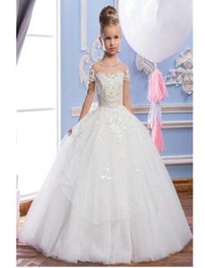 Najnowsza sukienki Flower Girl A Sheer Crew Szyjka bez rękawów Koronkowe aplikacje Długość podłogi dziewczyny przyjęcie weselne sukienka Little Bride8596841