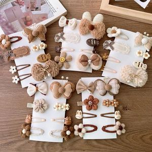 Hårtillbehör 8st/Set Autumn Winter Beige Plush Full Futterfly Flower Bow Fish Snap Clips For Girl Sweet Sweet Baby Hairpin Barrettes