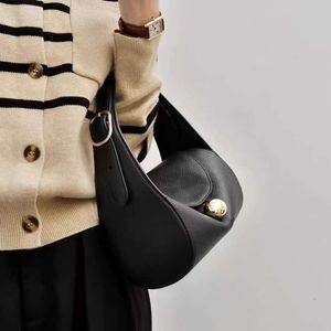 홍콩 틈새 틈새 천공 여성의 리치 패턴 카이 히드 드롭 더플 디플 통근 단일 어깨 어깨 겨드랑이 원통형 가방