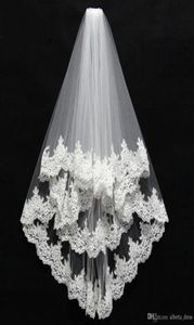 Korta brudslöjor Tre lager med Comb Lace Applique Edge Wedding Veil Voile de Mariee Huvudtillbehör i stock43439753198916