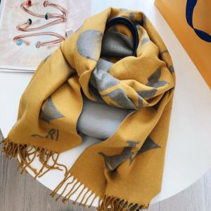 豪華なデザイナースカーフ女性カシミアデザイナースカーフフルレタープリントプリントスカーフソフトタッチタグ付き温かいラップ秋の冬の長いショール