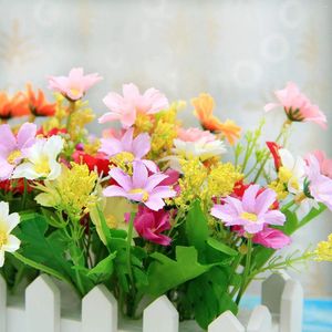 フェンスの装飾を備えた装飾的な花chrysanthemum人工家の装飾