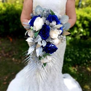 Fiori nuziali 2024 Spilla Whitney della collezione Rami di pino argento artificiale Mix Bouquet di rose avorio Mariage