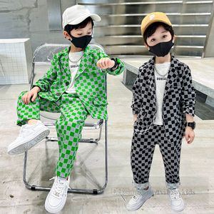 Pojkar Checkerboard Suit Kläder Set Kids Lapel Long Sleeve Trench Coat With Pants 2st 2024 Children Performance Outfits Z6707