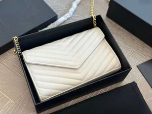 2024 New Desginer shoulder bag Caviar Cowhide Chain Envelope Bag Messenger Bag Desginer Stripe Depouder Embossed Leather Underarm women's bag