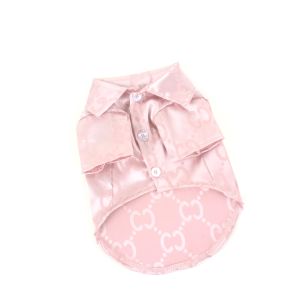 قميص Dog Designer Designer Cog Designer مع أنماط رسائل كلاسيكية Soft Silk Dogs Cats Pajamas Lapel قميص ملابس نوم ثنائية الساقين لكل موسم Pink S A739