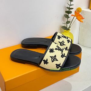 Chinelos de designer de luxo couro palha mules senhora apartamentos em relevo bordado logotipo verão moda mulheres sandálias praia elegante flip flops