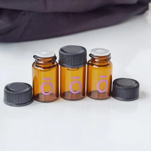 Bottle 30pcs 2ml Drams Amber Glass Bottle Mini Essential Oil Bottle Vials with Plastic Lid Refill Travel Perfume Bottle Containers