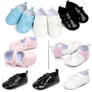 First Walkers Babyschuhe für 0-1-Jährige. Rutschfeste, weiche Unterseite. Kleine Ledermädchen im britischen Stil. Perfekter Frühling und