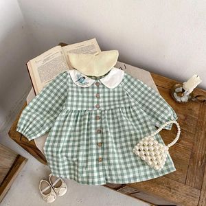 Mädchen Kleider Baby Mädchen Kleidung Elster bestickt Puppe Kragen Langarm süße Kleid Plaid Print Pastoral Stil Knopf Kind