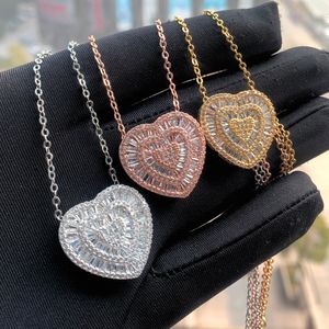 Classic Elegant Iced Out Heart Love Pendant Necklace Glossy Charms Iced Out Prong Setting CZ Cubic Zirconia Hip Hop Women Gift Jewelry