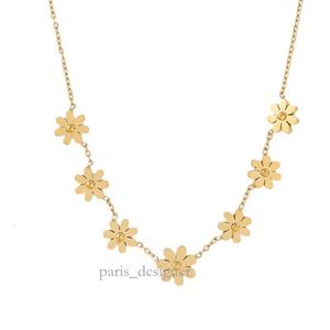 Daisy Necklace Collar Chain Gold Plated Short Seven Small Chrysanthemum Cross Chain Halsband Kvinnlig guldstycke 792 625