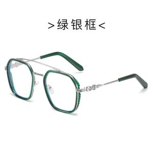 2024 Luxury Designer CH Solglasögon för kvinnor Chromes Glassar Ramar Mens Stor mode Street Flat Heart Eyeglass Frame Ladies Unisex Högkvalitativ glasögon XUFB