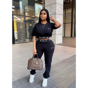 Fashion Women Tracksuits Summer Spring Letternes اثنين من قطعتين من الأمام والخلف المطبوعة على الأكمام قصيرة تي شيرت الرياضة بالإضافة إلى ملابس الحجم S-4XL