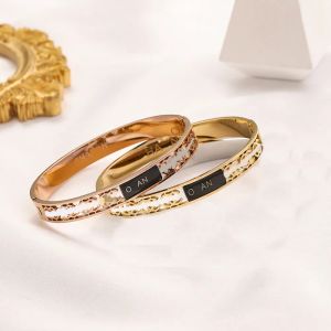 Nya kvinnors armband designer brev smycken diamant 18k guld pläterad rostfritt stål armband manschettsmycken tillbehör