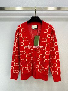 Designer stickad tröja för kvinnor, höst och vinterlång ärm, smal passform, g-bokstäver v-hal, röd rund nacke, lapptäckfickor, stickad kofta för kvinnor