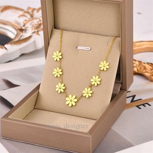 Daisy Necklace Collar Chain Gold Plated Short Seven Small Chrysanthemum Cross Chain Halsband Kvinnlig guldstycke 792 524