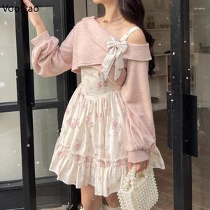 Abiti da lavoro Sweet Lolita Style Abito a 2 pezzi Set Donna Cappotto lavorato a maglia con fiocco rosa Kawaii floreale Mini abito da festa in spiaggia alla moda coreana femminile