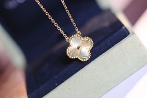 Rose Gold Necklace With Diamonds 18K Designer för Woman Luxury Classic Four Leaf Clover Pendant Halsband Toppkvalitet Designer Chain With Box
