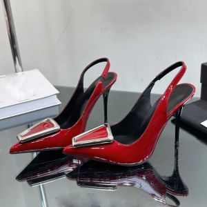 Projektanci sandały dla damskiej rhinestone kwadratowe obcasy spiczaste projektant slingbacka but 35-42