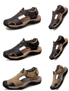 Nuovi sandali da acqua per esterni in pelle classica confortevoli e di lusso retrò di vendita calda del designer per uomo e donna, pantofole da esterno di grandi dimensioni