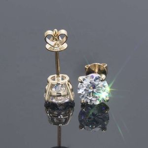 Orecchini classici con diamanti Moissanite in oro bianco/giallo 18 carati a quattro griffe da 1 ct x totale 2 carati