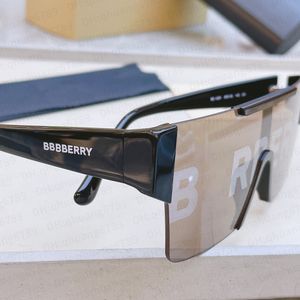 Stylische Sonnenbrillen Bagleys offizielle Anti-UV-Objektive sind sowohl für Männer als auch für Frauen erhältlich, gepaart mit einer Modedesigner-Tasche.
