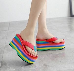 2022 grossistkvinnor flip flops sandaler ny tjock botten plattform tofflor sluttning strand kvinnlig regnbåge färgglad toffel l5tz#