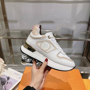 New autumn and winter Fashion styles Casual Shoes genuine leather Essential shoes Two-tone calfskin sports shoes simple lines gold heel designer running shoes hot