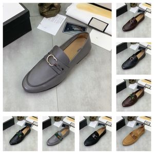 Marchio di lusso italiano Uomo Mocassini in velluto Uomo Ricamo Nota Party Designer Dress Stage Shoes Smoking Slipper Moda Uomo Flats Sneak Big Size 45