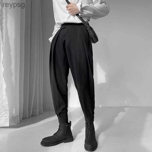 Pantaloni da uomo pantaloni a gabbia in garza plissettata liscia nero bianco lunghezza risciacquo elastico in vita affusolato casual imbevuto alla moda per la primavera e l'autunno YQ240115