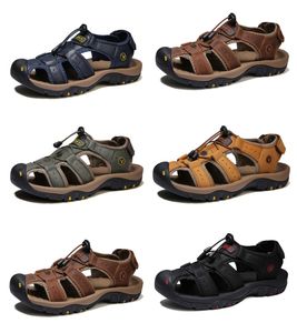 2024 Designer's New Hot Selling High Quality Retro Luxury Comant Classic Leather Outdoor Waterwading Sandals for Men Women utomhus stora tofflor