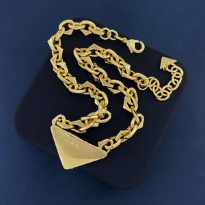Designer prata cor prad colar feminino triângulo letras punk esmalte legal rua mulher pingentes colares jóias de luxo 56634