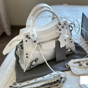 Balencig Bag Best-kvalitet Kvinnor äkta lädermotorcykel lyx mode axel cool tjej crossbody svart silver röda vita väskor handväska kvinnor 240115