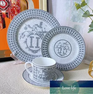 High-end simples europeu moderno fresco cerâmica ocidental placa osso china bife decoração utensílios de mesa decorativo copo e pires conjunto