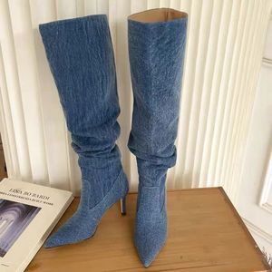 Veckade höga klackar denim stövlar för kvinnor höst jeans knä höga cowboy stövlar kvinna blå tunt häl långa botas feminina 240115