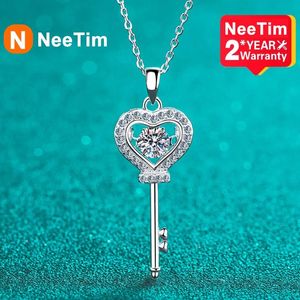 ネックレスNeetim Moissanite Necklace for Women Love Heart Key Pendant 0.5ct Sterling sier Labダイヤモンドネックレス付きGRA証明書