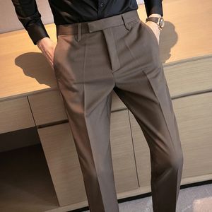 男性スーツパンツ高品質の男性ソリッドカラースリムフィットドレスパンツスリムフィットオフィスビジネスマンズボンプラスサイズ28-36 240113