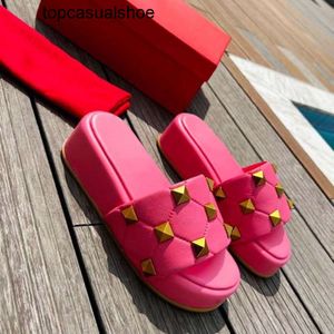 Valentines V-Buckle VT Slides Slippers Fashion Classics Quality Sandals Syndals Men Women Shoes Tiger Cat Design Huaraches Dustba1735290