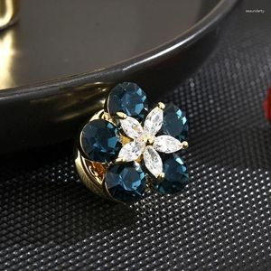 Brooches Summer Sweet And Fresh Temperament Small Blue Flower Stinger Elegant Magnetic Absorbent Fixed Clothing Brooch Accessories