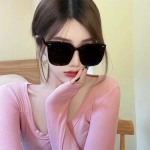 Large frame horizontal stripe sunglasses for women in fashion street photos Spicy Girl Korean version internet celebrity same model large face slimming