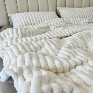 High-end förtjockad plysch sängkläder för vinterens höst varm konstgjord kanin sammet täcke täcke för 4 st värme sängkläder set 240115