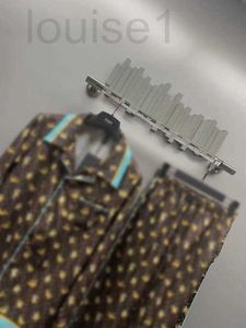 Женский дизайнерский пижамный комплект Sleep Lounge 2024 с полным принтом, маленький драконий шелковый креп, домашняя одежда, воротник, манжеты, строчка по краям, дизайнерский пижамный комплект для женщин o57w MP5D