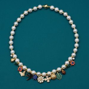 Dolce e fresca collana da giardino nella foresta con diversi colori, bottone magnetico in oro placcato in zirconio, farfalla, coccinella, perline, catena alla clavicola da donna