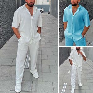 Roupa de praia masculina casual solta, conjunto listrado de manga curta de cor sólida, conjunto de duas peças de camisa masculina