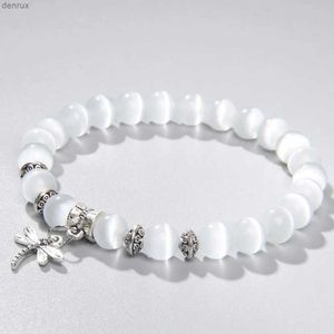 Charm Armband 8mm White Cat Eye Stone Beads Armband med Lucky Dragonfly Dog Claw Fjäril Pendant Charms Strand Armband för kvinnliga kvinnliga