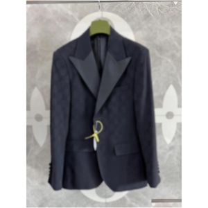 Abiti da uomo Blazer 24Ss Designer di lusso in stile occidentale Abbigliamento per il tempo libero Lettera Stampa Cappotti Lady Cooperazione Cappotto Slim Fit Casual Nastro Oti5P