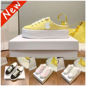 LJ02 Projektant luksusowy sandał Paris Celins Jane Low Laceup Lambsin płótno platforma Otwarta Back Mules White Beach Slajdes Summer Fashion Buty Buty Celi 5pn6