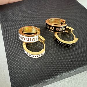 Klassieke mode damesoorbellen luxe designer oorbellen schattige frisse letters ingelegde hoogwaardige honderd merksieraden